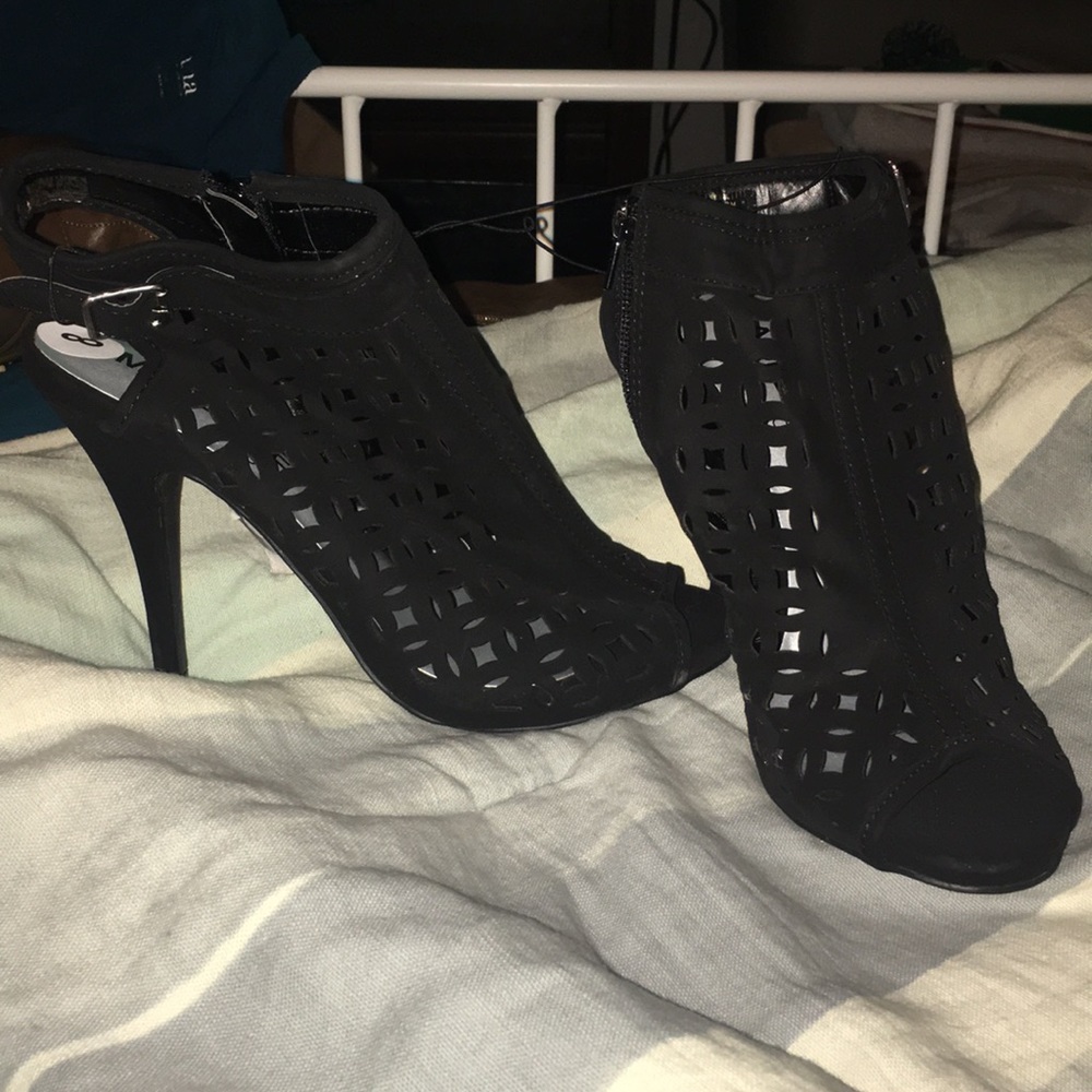 Size 8 heels ankle booties